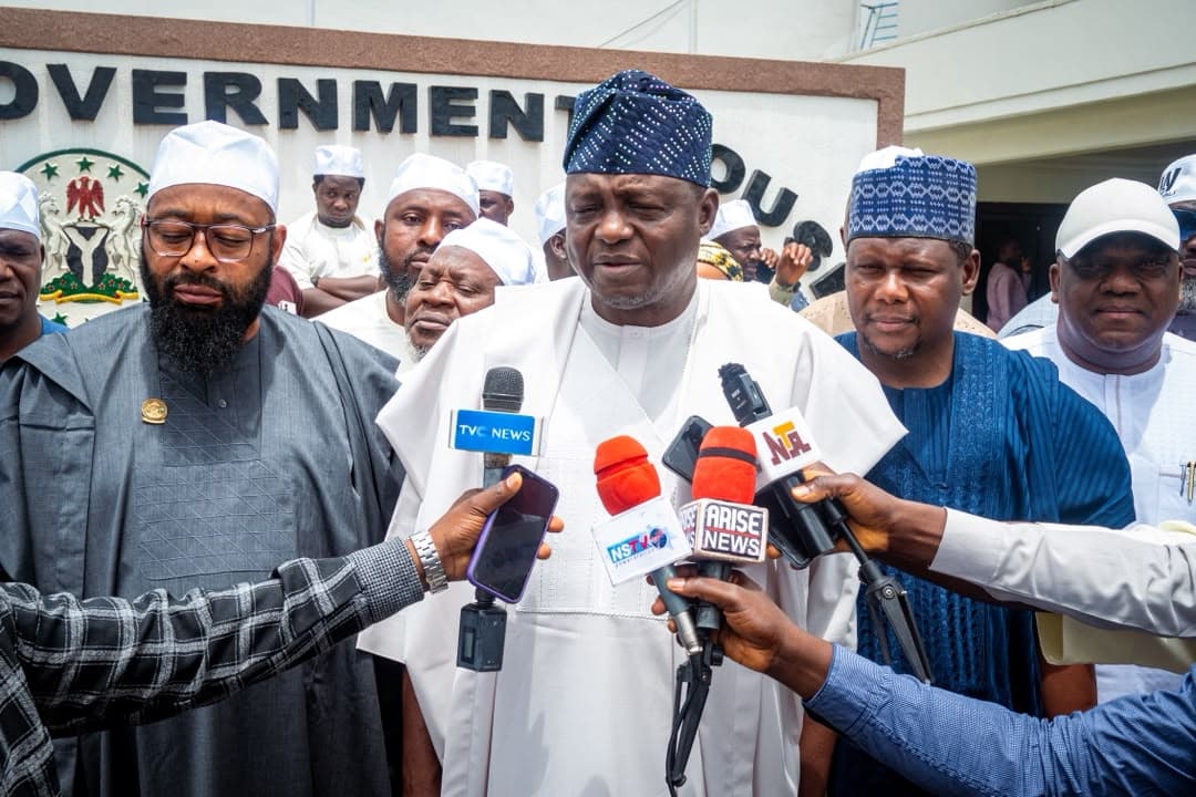 Miners’ Deaths: Yilwatda Leads APC NWC on Condolence Visit to Niger